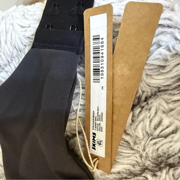 SKIMS Black/Onyx Fit Everybody T-shirt Bra - Picture 5 of 8